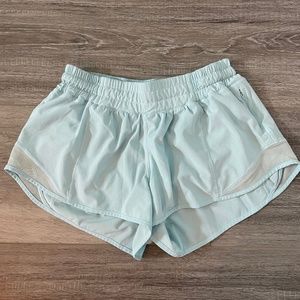 Lululemon hottie hot shorts length 2.5, size 6.